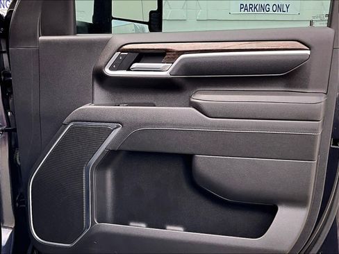 Used 2025 GMC Sierra 2500 SLE w/ SLE Convenience Package image 12