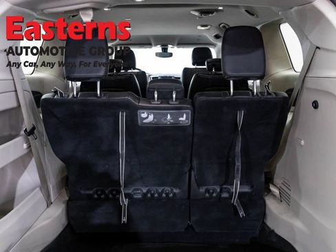 Used 2019 Chrysler Pacifica Touring-L FWD image 9