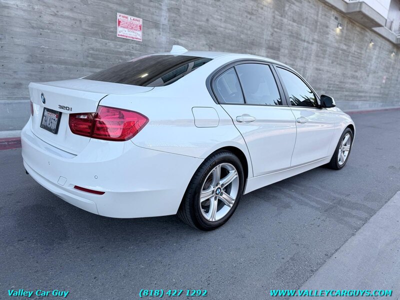 Used 2014 BMW 320i Sedan RWD image 4