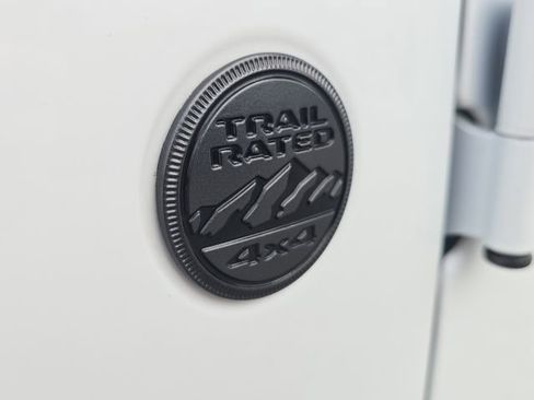Used 2023 Jeep Gladiator Sport AWD/4WD image 9
