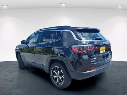 Used 2025 Jeep Compass Limited AWD/4WD image 13