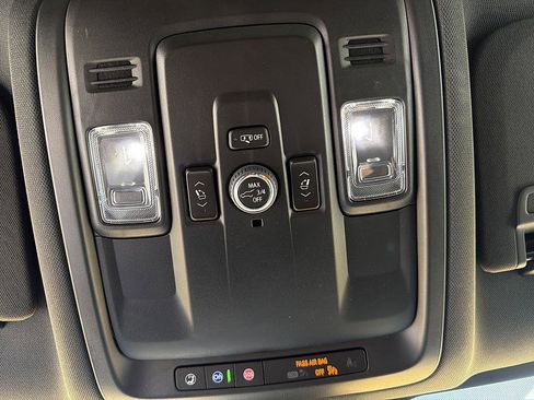 Used 2025 GMC Yukon Elevation image 29