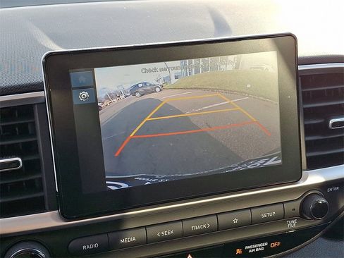 Used 2023 Hyundai Venue SEL image 19