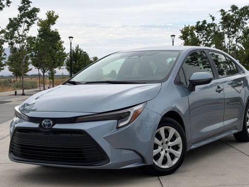 Used 2023 Toyota Corolla LE w/ Carpet Mat Package (TMS) FWD image 1