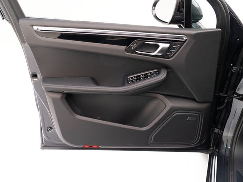 Certified 2026 Porsche Macan AWD/4WD image 21