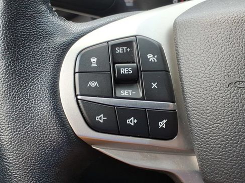 Used 2022 Ford Explorer XLT w/ Equipment Group 202A AWD/4WD image 11