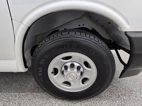 Used 2017 Chevrolet Express 2500 Extended RWD image 26