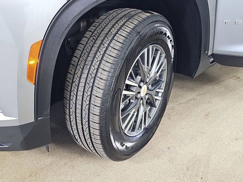 Certified 2025 Chevrolet Traverse LT w/ Driver Confidence Package image 38