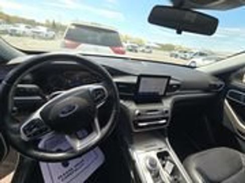 Used 2022 Ford Explorer XLT w/ Equipment Group 202A AWD/4WD image 11