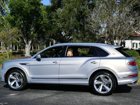 Used 2023 Bentley Bentayga Extended Wheelbase AWD/4WD image 4