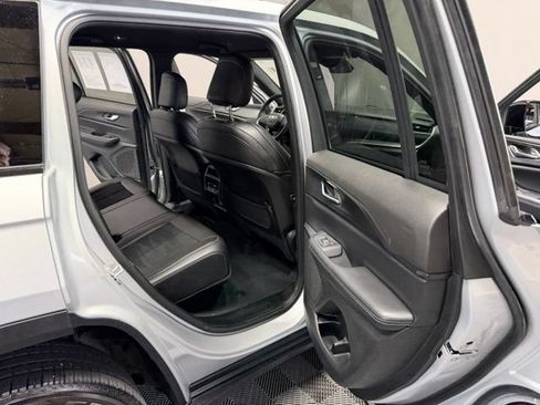 Used 2024 Jeep Grand Cherokee Altitude AWD/4WD image 26