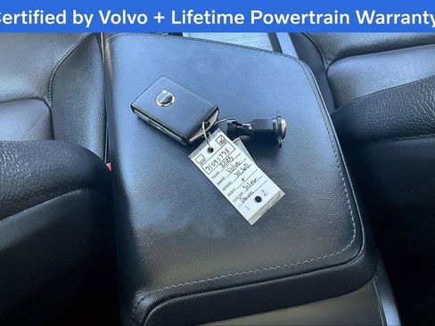 Used 2025 Volvo XC60 B5 Plus image 13