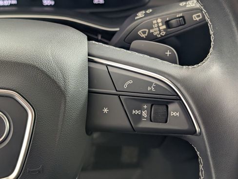 Used 2021 Audi Q8 Premium image 22