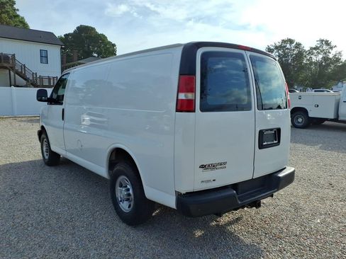 Used 2015 Chevrolet Express 2500 RWD image 5