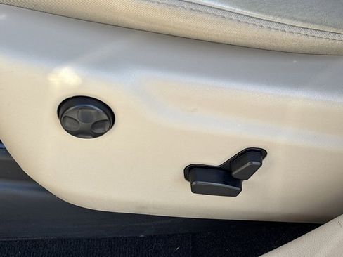 Used 2020 Jeep Grand Cherokee Limited w/ Luxury Group II image 18