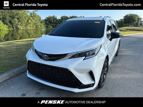 Used 2024 Toyota Sienna XSE FWD image 1