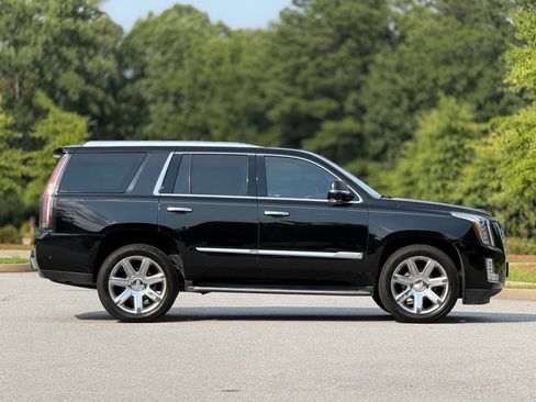 Used 2018 Cadillac Escalade Premium Luxury RWD image 12