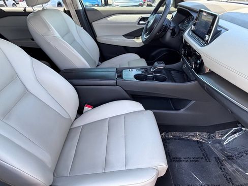 Used 2021 Nissan Rogue SV w/ Premium Package FWD image 14