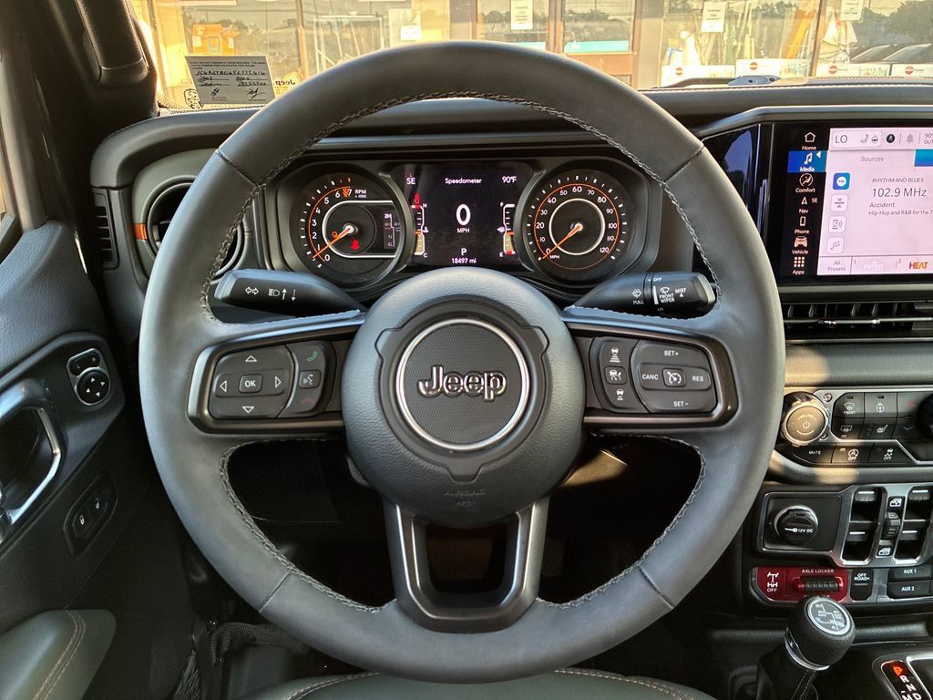 Used 2025 Jeep Gladiator Mojave AWD/4WD image 15