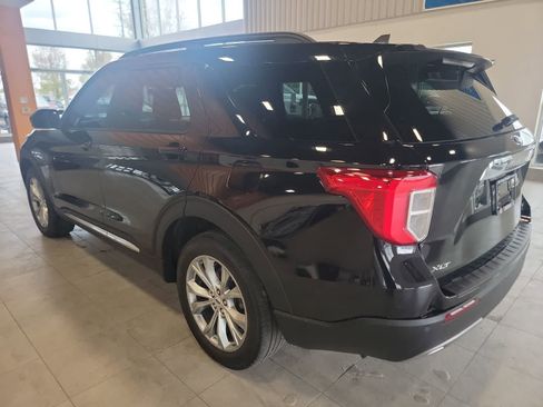 Used 2023 Ford Explorer XLT w/ Equipment Group 202A AWD/4WD image 10