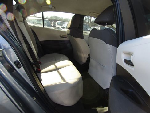 Used 2022 Toyota Corolla LE image 10