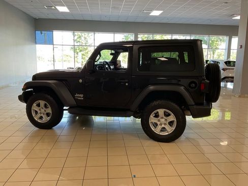 Used 2018 Jeep Wrangler Sport AWD/4WD image 4