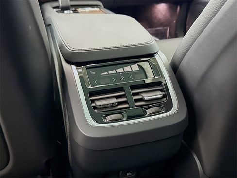 Certified 2025 Volvo XC90 B6 Plus w/ Protection Package Premier image 26