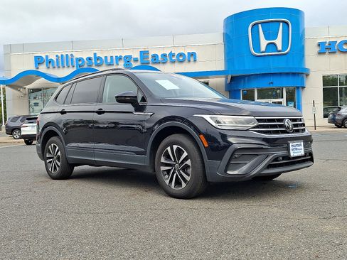 Used 2022 Volkswagen Tiguan S image 1