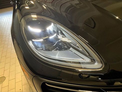 Certified 2023 Porsche Macan image 30