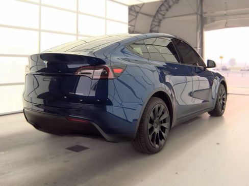 Used 2022 Tesla Model Y Long Range AWD/4WD image 2
