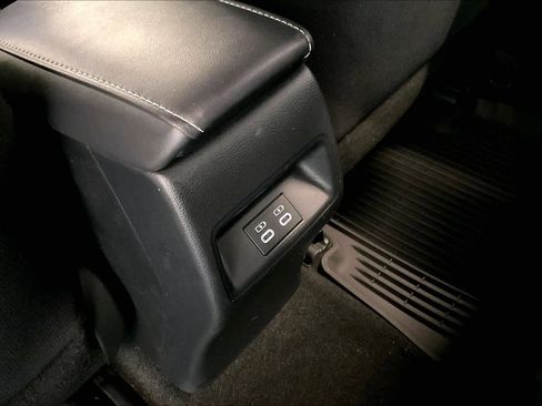 Used 2023 Toyota Corolla SE image 36