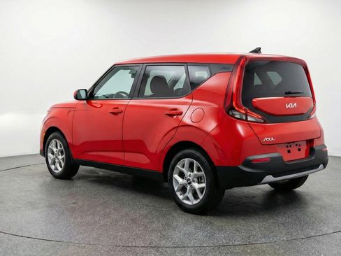 Used 2025 Kia Soul LX w/ LX Technology Package FWD image 6