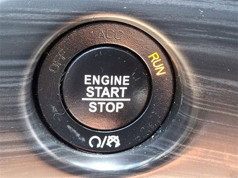 Used 2021 Jeep Grand Cherokee Laredo X image 17