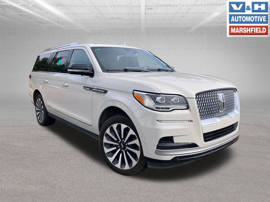 Used 2024 Lincoln Navigator L Reserve w/ Equipment Group 201A AWD/4WD image 7