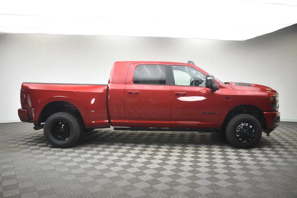 New 2026 RAM 3500 Laramie AWD/4WD image 4
