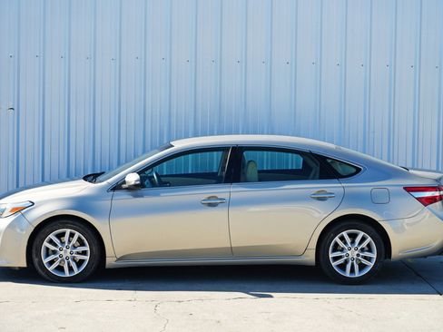 Used 2013 Toyota Avalon XLE image 40