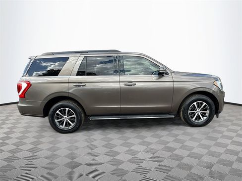 Used 2019 Ford Expedition XLT w/ Equipment Group 202A image 5