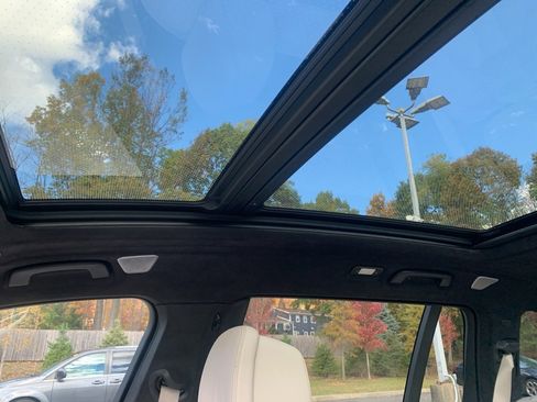 Used 2023 BMW X7 M60i w/ Executive Package image 23