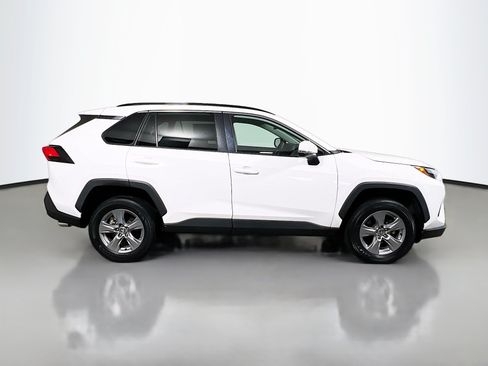 Used 2022 Toyota RAV4 XLE FWD image 3