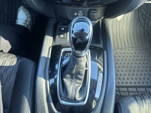 Used 2020 Nissan Rogue SV w/ Premium Package image 19