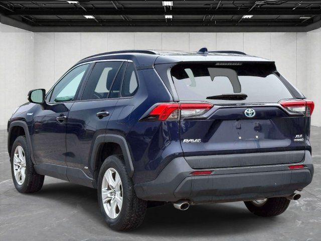 Used 2021 Toyota RAV4 XLE AWD/4WD image 7