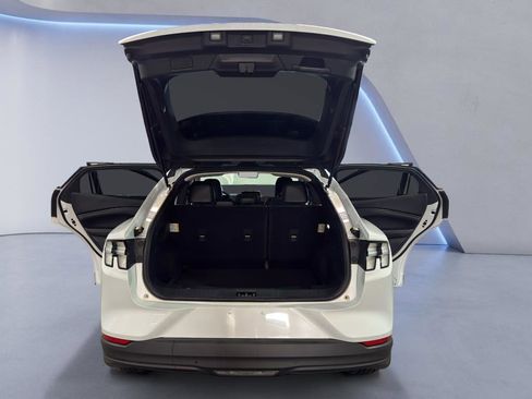 Used 2022 Ford Mustang Mach-E Select image 11