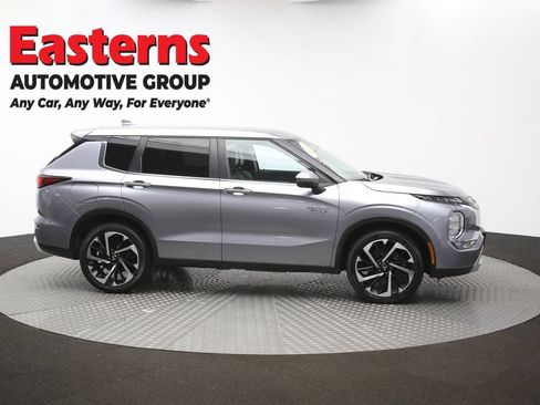 Used 2023 Mitsubishi Outlander SE AWD/4WD image 46