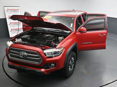 Used 2016 Toyota Tacoma TRD Off-Road w/ Premium & Technology Package image 36