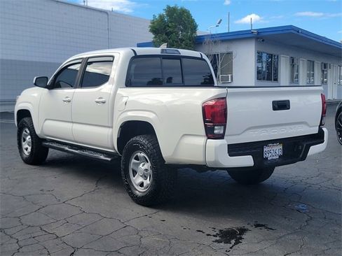 Used 2022 Toyota Tacoma SR w/ SR Convenience Package image 6