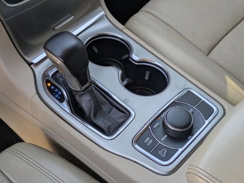 Used 2018 Jeep Grand Cherokee Limited w/ Luxury Group II image 21