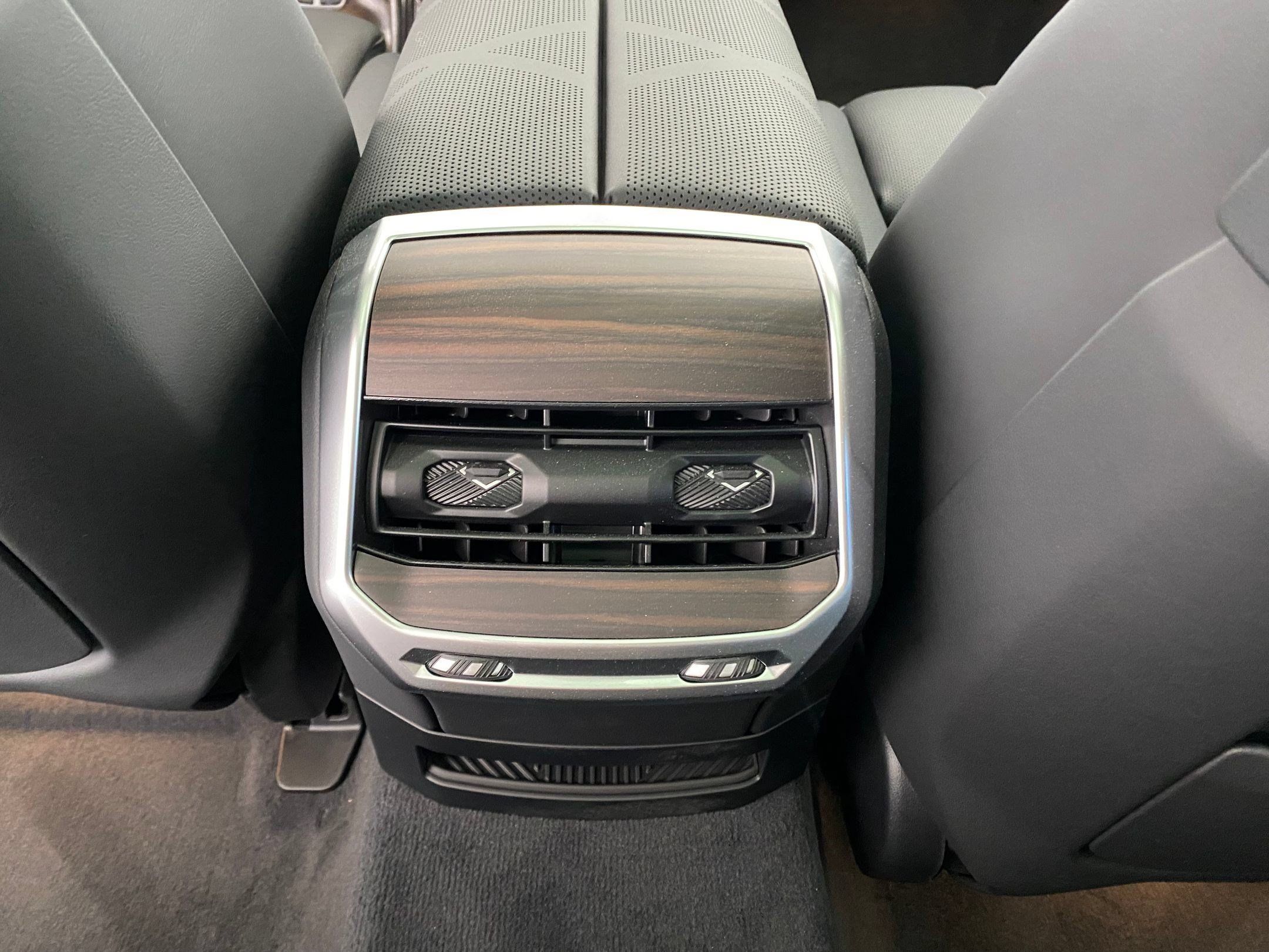 Used 2026 BMW 740i xDrive w/ Executive Package AWD/4WD image 32