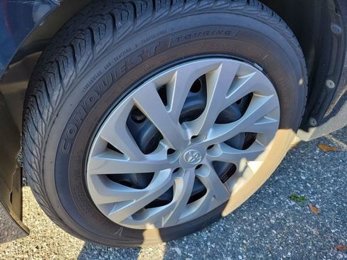 Used 2017 Toyota Corolla LE image 12