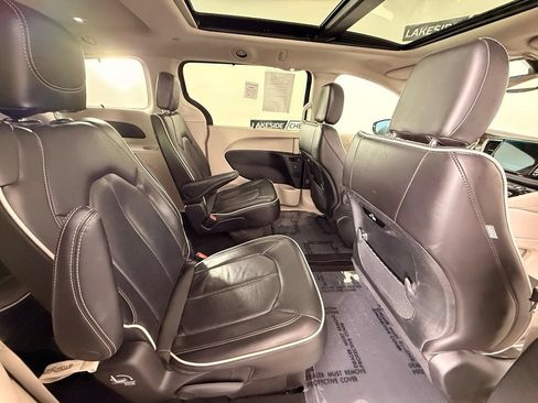 Used 2023 Chrysler Pacifica Limited FWD image 26