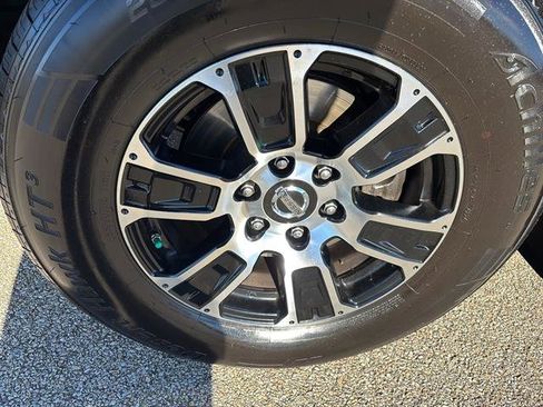 Used 2020 Nissan Titan SV w/ SV Convenience Package image 9